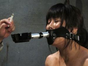 285853 【無料 おためし エロ動画】【監禁】「しっかり咥えとけよ?」正に地獄!!悪の組織vs女兵士のスリルアクション!!女兵士たちは一体どうなってしまうのか