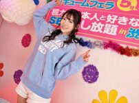エロ漫画 同人 レビュー 天鹿 | 彼女は手で彼の玉と大きなペニスを吸い、舐め、そして彼にまたがり、愛液にまみれた彼の堅いアソコに挿入する！【エロ動画 天鹿】
