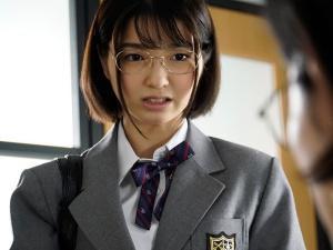 【無料 おためし エロ動画】真面目なメガネ女子が教室に監禁される！震えながら無理矢理犯され...。