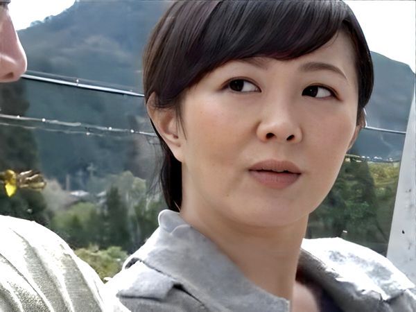 【無料 おためし エロ動画】欲求不満の40歳熟女を隣人が誘惑する...。