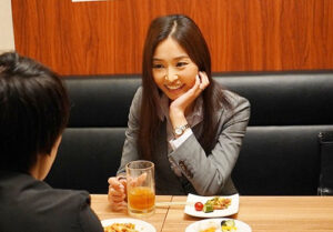 【無料 おためし エロ動画】出張先相部屋NTR 絶倫の部下に一晩中何度も中出しされた美人女上司 夏目彩春