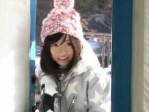 【無料 おためし エロ動画】雪山で声をかけた恋人が欲しい一般男女がマジックミラー号でいきなりお見合い！出会って数分で「手を握り・見つめ合い・キスをしたら…」火がついて初対面即SEXまでするのか？3