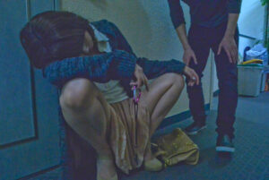 【 FANZA 新作 エロ 動画】終電を逃した酔っぱらいのサラリーマンを連れ込んで…。4時間【天鹿レビュー】