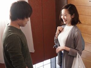 久しぶりに再会した幼馴染の美人妻…セックスレスの欲求不満カップルが友達以上不倫未満のエロい関係に…。【天鹿】