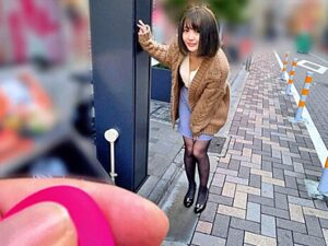 ＜遠隔ビデ＞超美少女が街中で濡れパンツを晒しながらしゃがみアクメ★美乳を揉まれるとおねだりフェラ＆調教セックス【天鹿】
