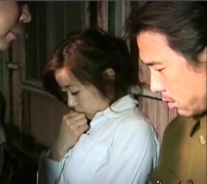 【ヘンリー塚本×囚われた女】濃厚ベロキスで責める美魔女。 【望月加奈】【天鹿】