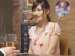 黒髪の美魔女が青年に気持ち良いご奉仕をして何度も痙攣してしまう【天鹿】