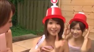 小島みなみ」は、アリスJAPAN専属の超人気女優5人による豪華ユニット「アリスタ～ず0」の完全新作！集合写真を撮るはずが…出会いから！【天鹿】