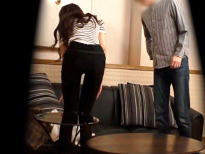 ［これだけの美女はなかなかお目にかかれない。またね♡」。お小遣いを集めて、美女のアソコを開く。【エロ動画 天鹿】