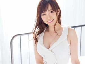 40代の人妻・小林麻里香がイケメンにクンニされ、乳首を硬くされ、棒で顔を埋められるのがたまらない。【エロ動画 天鹿】