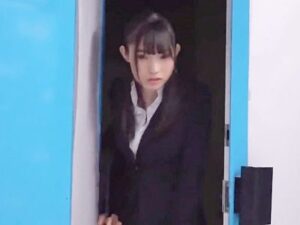 （mm号） 大きなおっぱいの美女♪スーツをずらされてエッチな開発されちゃってます。【エロ動画 天鹿】