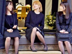 金髪ギャル♪泥酔状態で同級生に輪姦され、膣内に何度も射精され、乱れる！【エロ動画 天鹿】