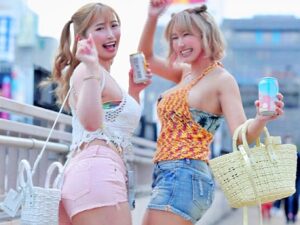 二人の巨乳ギャル…♪仲良くパパ活を楽しみながら、大人を激しくイカせる。【エロ動画 天鹿】