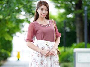 30歳の料理研究家妻が性欲をさらけ出す！極太チンポで美味しいフェラ！正常位で子宮を突くと喘ぎ声が上がった♥【エロ動画 天鹿】