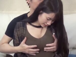 この手でペニスをしゃぶって、クンニして……。【エロ動画 天鹿】