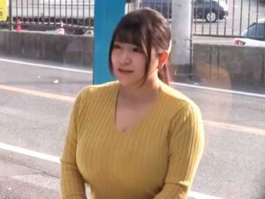 ひときわ目立つ巨乳の女性を見つけ、私のエロ部屋に招き入れ、腰を振るように説得した。【エロ動画 天鹿】