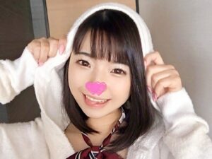 アイドル顔負けの美少女と巨乳のギャップがたまりません⸜(* ॑꒳ ॑* )⸝ ⸜ユニフォームPライフと乳首プレイ★★手コキで濡れたらご奉仕フェラで本番挿入！【エロ動画 天鹿】