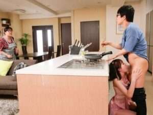 近親相姦】。］母の結婚で生まれた継父の連れ子妹は変態女子校生…。オナニーを知ると発情して手コキやフェラをしてくれる美少女。【エロ動画 天鹿】