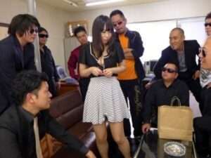 集団レイプ – 極道男と交通事故に遭った巨乳ママがレイプ陵辱の犠牲に…。ケツ穴アナルをねじ込まれ快楽NTRに堕ちる！【エロ動画 天鹿】