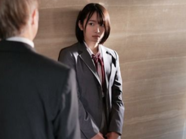 女子高生レイプある女子高生が、母の嫁ぎ先でできた継父からセクハラを受け、自宅でレイプされる...。母親にも言えず、性奴隷にされ調教される。【エロ動画 天鹿】