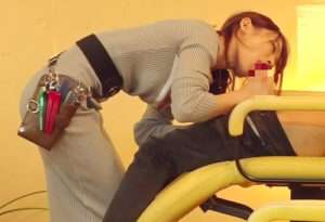 美容室ギャル》「射精できるんでしょ？♥”巨乳のスレンダー美女が、人目を忍んでこっそり卑猥な行為を楽しむ。【エロ動画 天鹿】