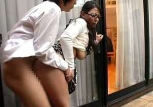 美魔女』”イギー♥♥”巨乳の人妻熟女おばさんが、受験生の娘のそばで垂れ乳を揺らし、卑猥すぎるセックスを繰り広げる！【エロ動画 天鹿】