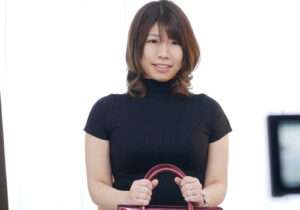 むっちり巨乳でご奉仕好きな30歳の美魔女に犯される清楚な人妻。【エロ動画 天鹿】