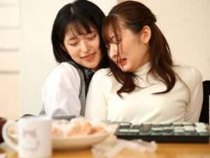 こたつ×レズビアン NTR］”お兄ちゃんの彼女…タイプかも…”初対面の美女に恋をした女子高生…死角に隠れて薬を塗る。【エロ動画 天鹿】