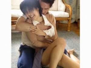 熟女レイプ：夫を降ろした美人妻がレイプされる：「やめて！お願い…”脱獄囚の太いチンコをねじ込まれ、精子を中出しされる【エロ動画 天鹿】