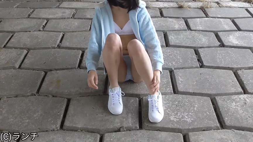 【新作 エロ動画】パンツ丸出しでも平気なJCになりたての女の子【DUGA】
