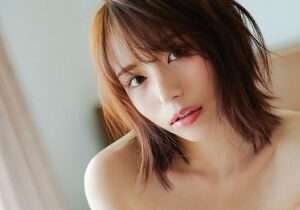 スレンダーでくびれのある巨乳の超美人同僚が、ホテルの一室で処女と交尾！【エロ動画 天鹿】