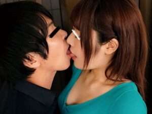 細身で美しい痴女は兄とのプレイを楽しみ続け、何度も昇天する【エロ動画 天鹿】