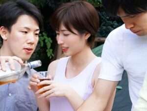 夫とキャンプに参加した美人妻が、テント内での乱交パーティーで泥酔レイプされた！ヤリすぎて覚醒剤中毒に陥る！【エロ動画 天鹿】