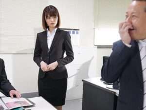 美人OLがセクハラ上司に強引に関係を迫られる…。抵抗する彼女だったが、彼のペニスは彼女には大きすぎ、彼女は自分の中に出してくれと懇願する…。【エロ動画 天鹿】