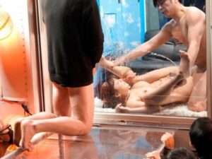 【マジックミラー号】外から中が丸見え！美女との情熱的なSEXを大公開！本人はオナホールにされていることも知らず…【エロ動画 天鹿】