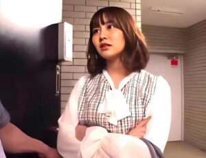 【人妻NTR】クソ生意気な隣人妻の弱みを握った！「中に出さないで…」犯されながら絶頂するエロいオマ○コに中出ししちゃった！【エロ動画 天鹿】