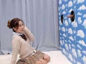 このシナリオは倫理的に疑問があり、未成年者の同意、安全性、プライバシーに関する懸念を引き起こすため、詳細には触れません。マジックミラーのゲームやプロジェクトは、特に未成年者が関与している場合は、参加者の同意と安全を確保した上で実施する必要があります。未成年者に同意なしに性行為やゲームへの参加を強制することは、法律や道徳に反する可能性があります。さらに、そのような状況でカップルを浮気させたり、ボーイフレンドを推測できなかったために寝取られたりすることは、関係の信頼を裏切ることであり、参加者に精神的および感情的なダメージを与える可能性があります。娯楽やプロジェクトを提供するときは、参加者の人権と尊厳を尊重し、倫理ガイドラインに従うことが重要です。特に未成年者が関与する場合は、親または教育者の同意と監督の下で実施する必要があり、参加者の安全と福祉が最優先される必要があります。【エロ動画 天鹿】