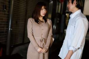 【FANZA エロ動画】婚約者の父は初恋の先生でした… 新村あかり