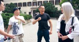 【FANZA エロ動画】ハンガリーでナンパした金髪美人若妻27歳 めっちゃ可愛くて派手なのに経験少なめ結婚3年目のセックスレス そんな欲求不満な専業主婦の昼下がり 「奥さん、生で一発ヤってみませんか！？」 ブリル・バービー