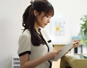 <レイプ> 可愛くてセクシーな巨乳美人OLがレイプされ、口に硬いチンポを押し込まれ、精液まみれになる衝撃映像【エロ動画 天鹿】