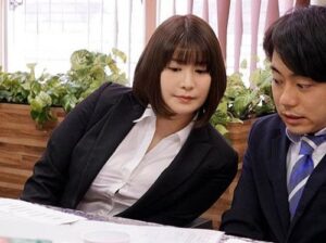 上司が出張先で酔っ払って俺の部屋に来たんだ…。無防備な姿と巨乳に性欲を抑えきれず、彼女と寝て朝までヤッた。【エロ動画 天鹿】