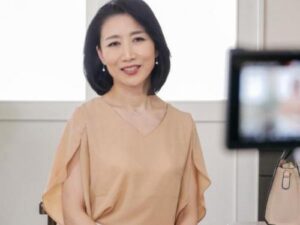［人妻熟女】清楚で上品な人妻が初撮り！性欲が衰えない美人おばさんが下着姿でEカップ美乳を披露！【エロ動画 天鹿】