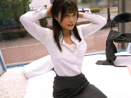 MM] ロリ系女子大生が面接でセクハラ！？面接でセクハラされたロリ女子大生！特別採用でゴムなしナカ出しOKのエロ娘 [素人モノ【エロ動画 天鹿】