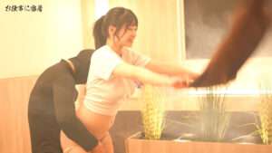 【新作 エロ動画】サウナに入れられてもタオルで顔を上げ続ける女性猛暑マスター。【DUGA】