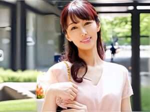 エロいDカップと大きな乳首を持つ42歳の素人セレブ妻に女子校生の娘がいる！【エロ動画 天鹿】