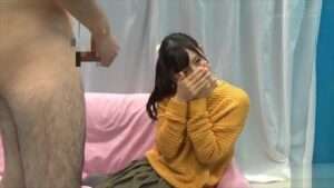 熱狂的な欲望に駆られた彼は、彼女の美しさに魅了され、その肉体を貪った！【エロ動画 天鹿】