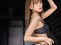 エロ漫画 同人 レビュー 天鹿 | オイルまみれのエロボディ】。］白肌の美女がヌルヌルに光る！オイルでテカテカのセクシーボディに興奮MAX！これを見たら勃起間違いなし♥。【エロ動画 天鹿】