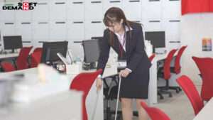 【新作 エロ動画】新卒2年目、編集部・生田由梨、AV初出演【DUGA】