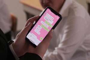 【新作 エロ動画】キャンパスには、”感受性を高める液体 “に浸かった担任教師がいる。【DUGA】