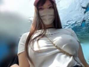 ノーブラで街を徘徊する美乳娘がヤリチン男に捕まり、ホテルの一室でコスプレセックス！【エロ動画 天鹿】